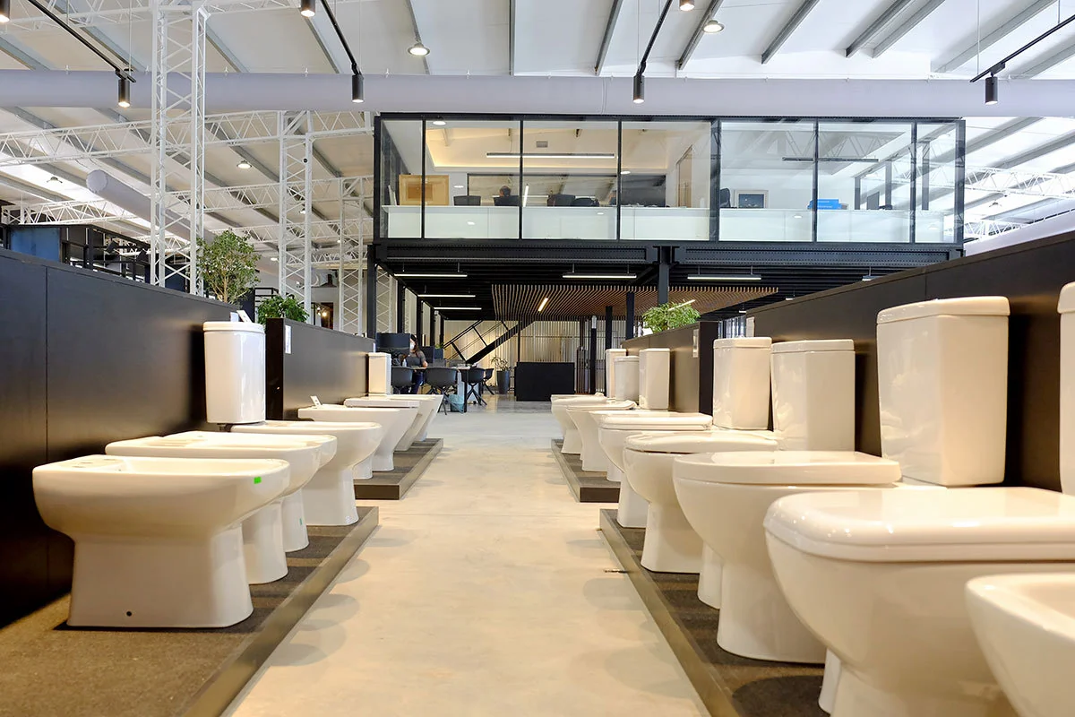 Sala de exhibición de sanitarios de Bagno & Company, caso de éxito de implementación de Nodum ERP